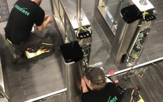 Våra tekniker installerar speedgate FirstLane på ett gym